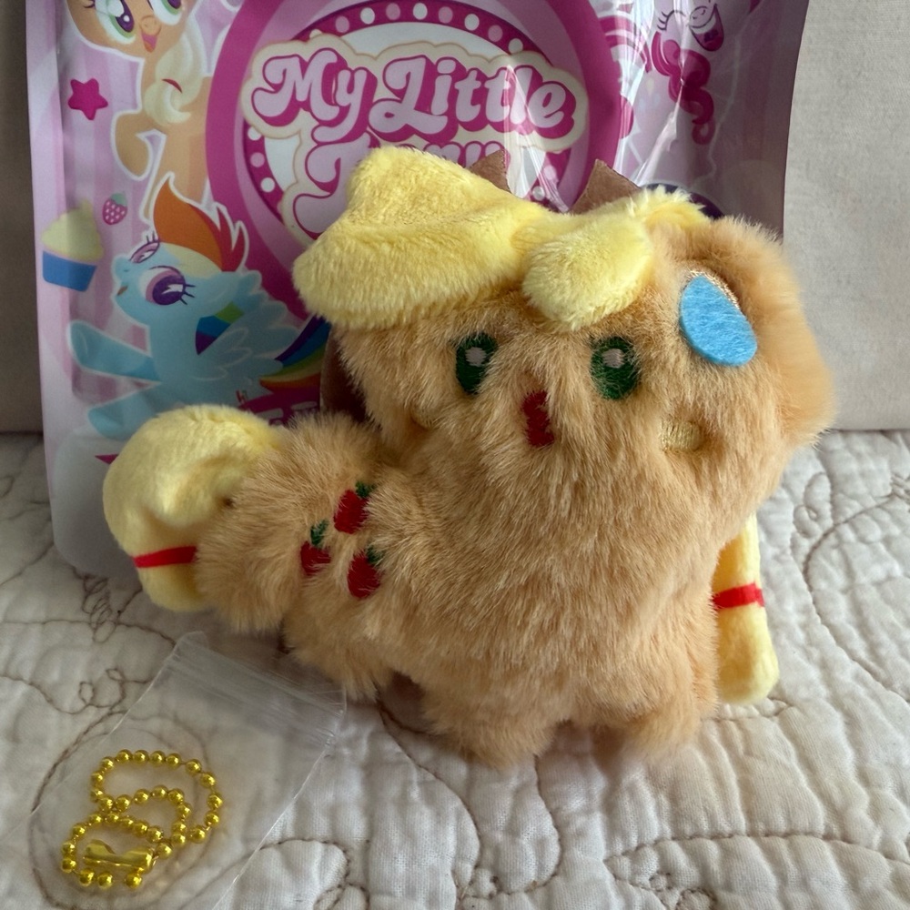 💛 My Little Pony 1st Edition Keychain Charm: Applejack